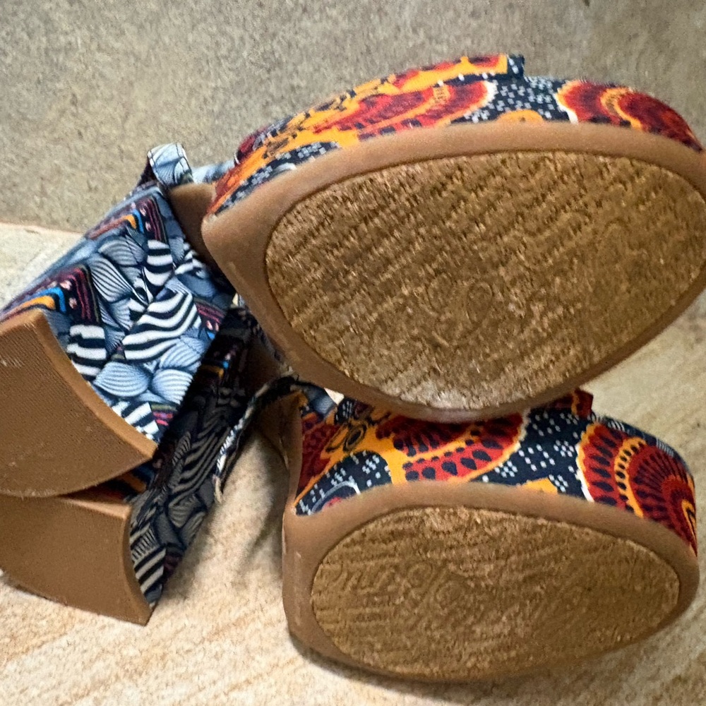 Gianni Bini Multicolor Patterned Heels - Picture 5 of 6
